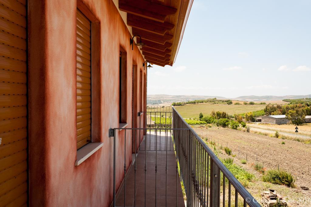 Agriturismo Le Vigne Ducali Мандас Экстерьер фото